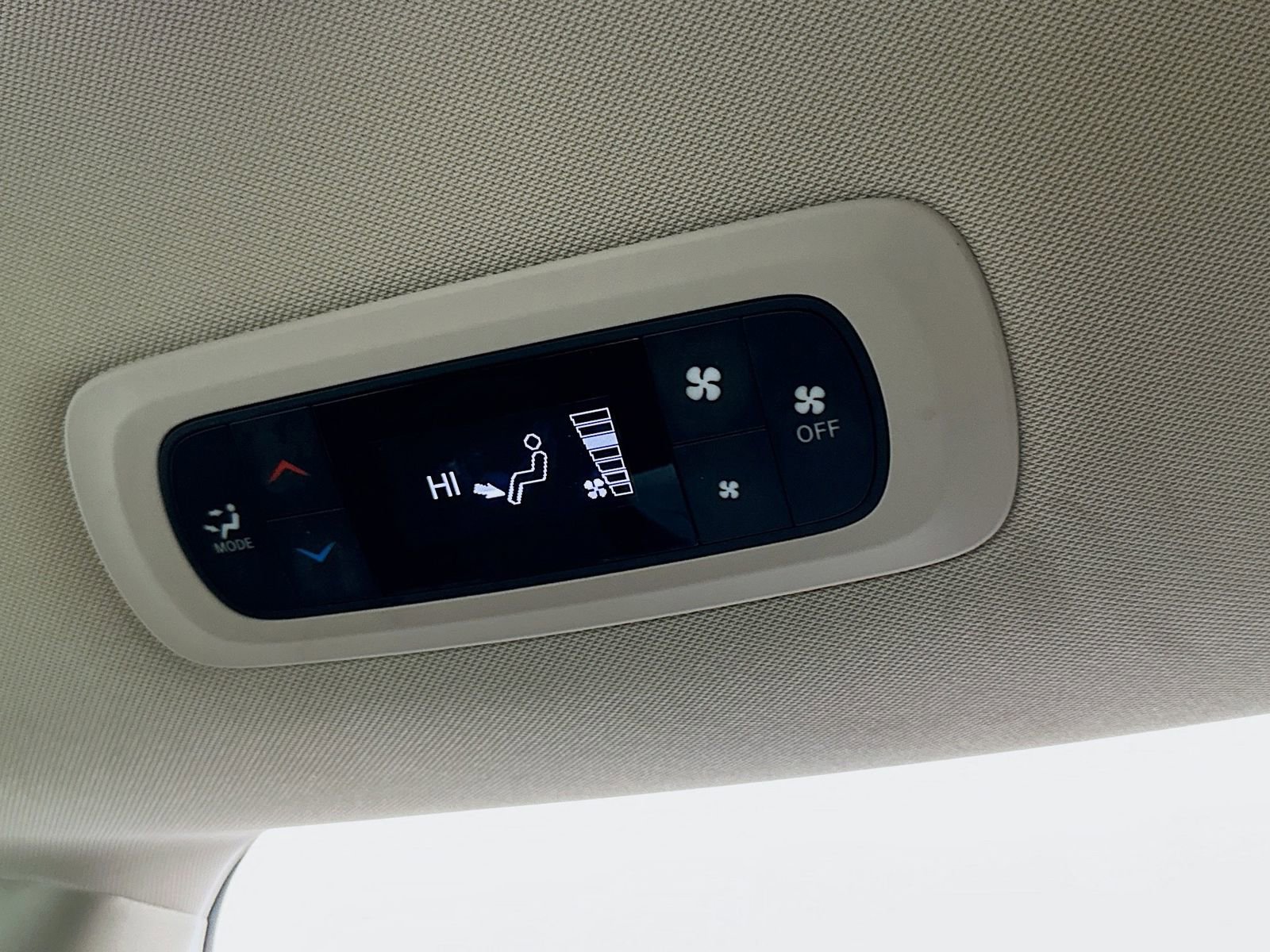 Used 2023 Chrysler Voyager LX image 24