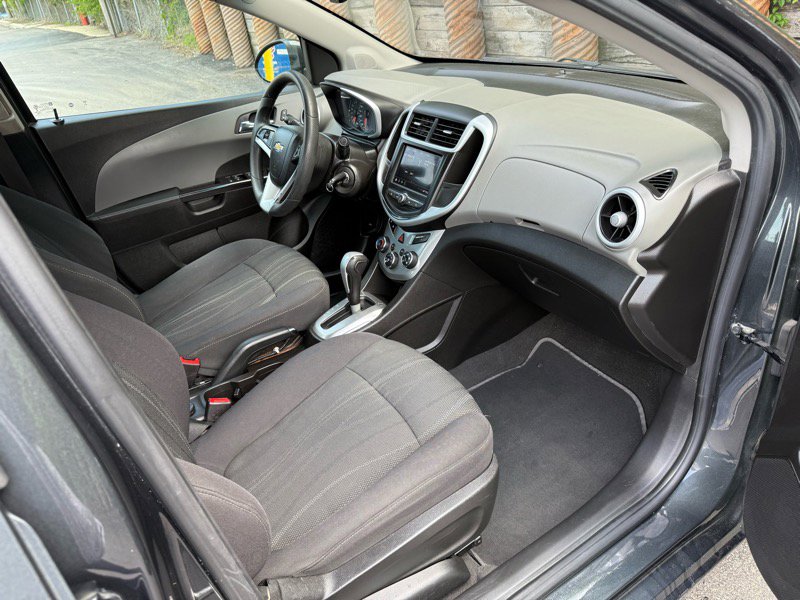 Used 2020 Chevrolet Sonic LT image 33