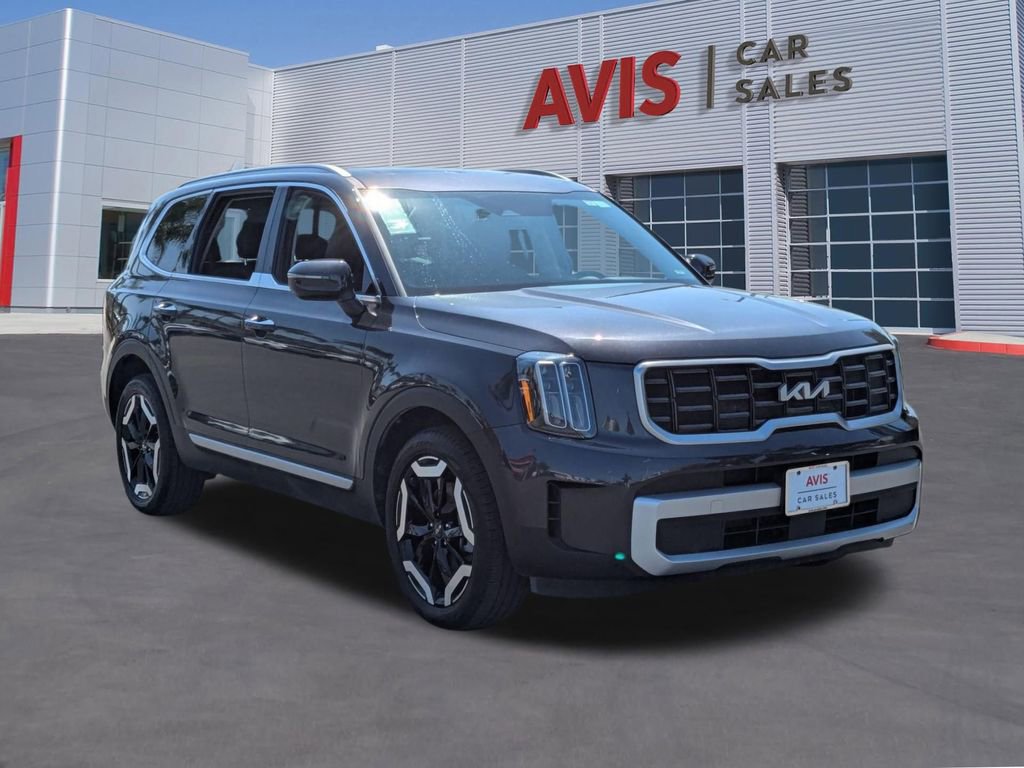 Used 2025 Kia Telluride S image 3