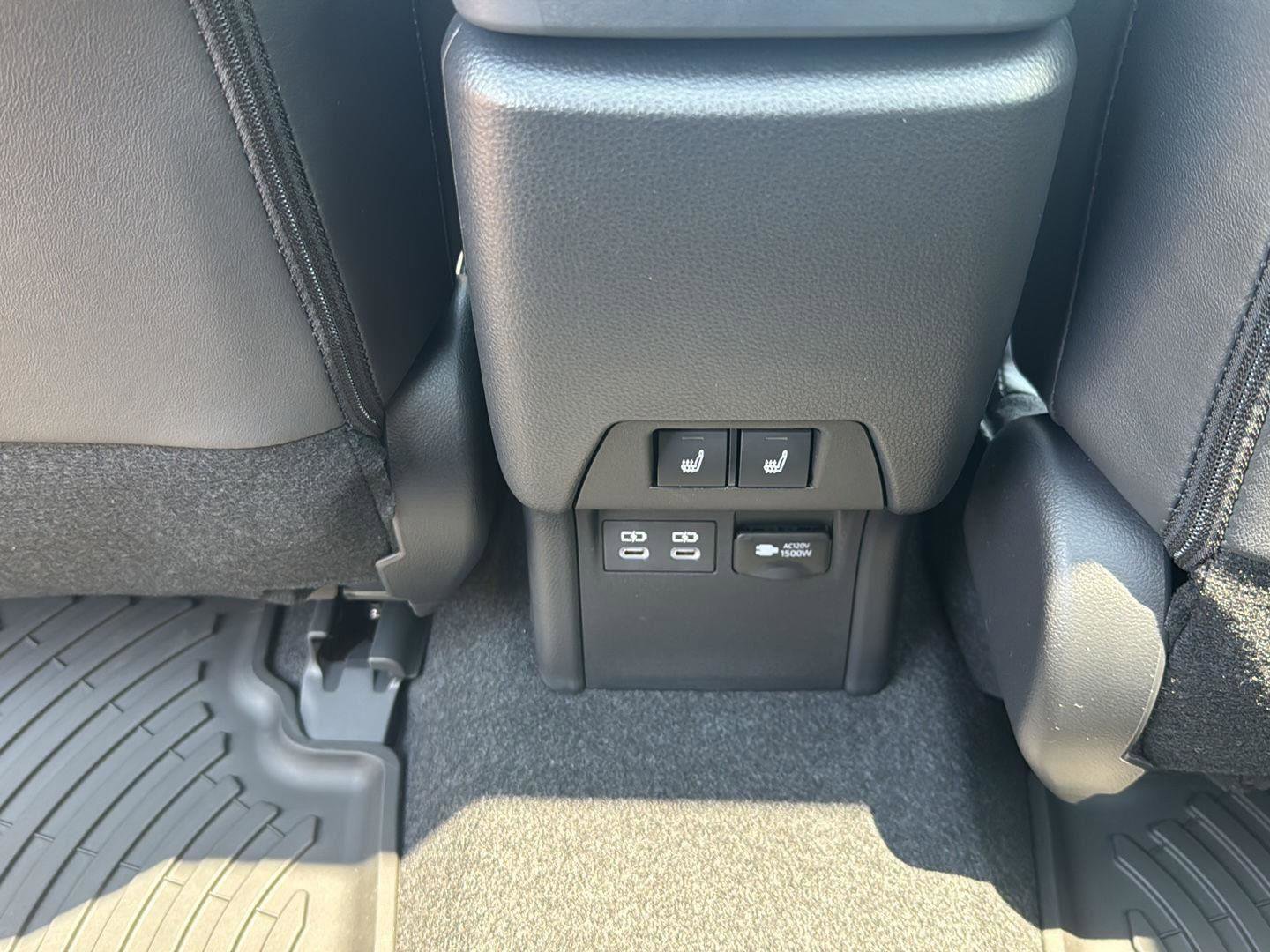 New 2025 Toyota Prius Plug-In Hybrid image 16