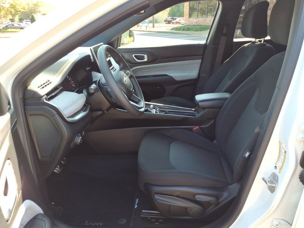 Used 2024 Jeep Compass Sport w/ Mopar Graphics Package AWD/4WD image 10