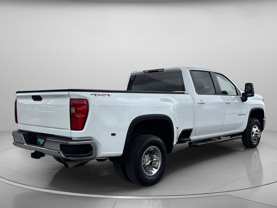 Used 2025 Chevrolet Silverado 3500 LT image 3