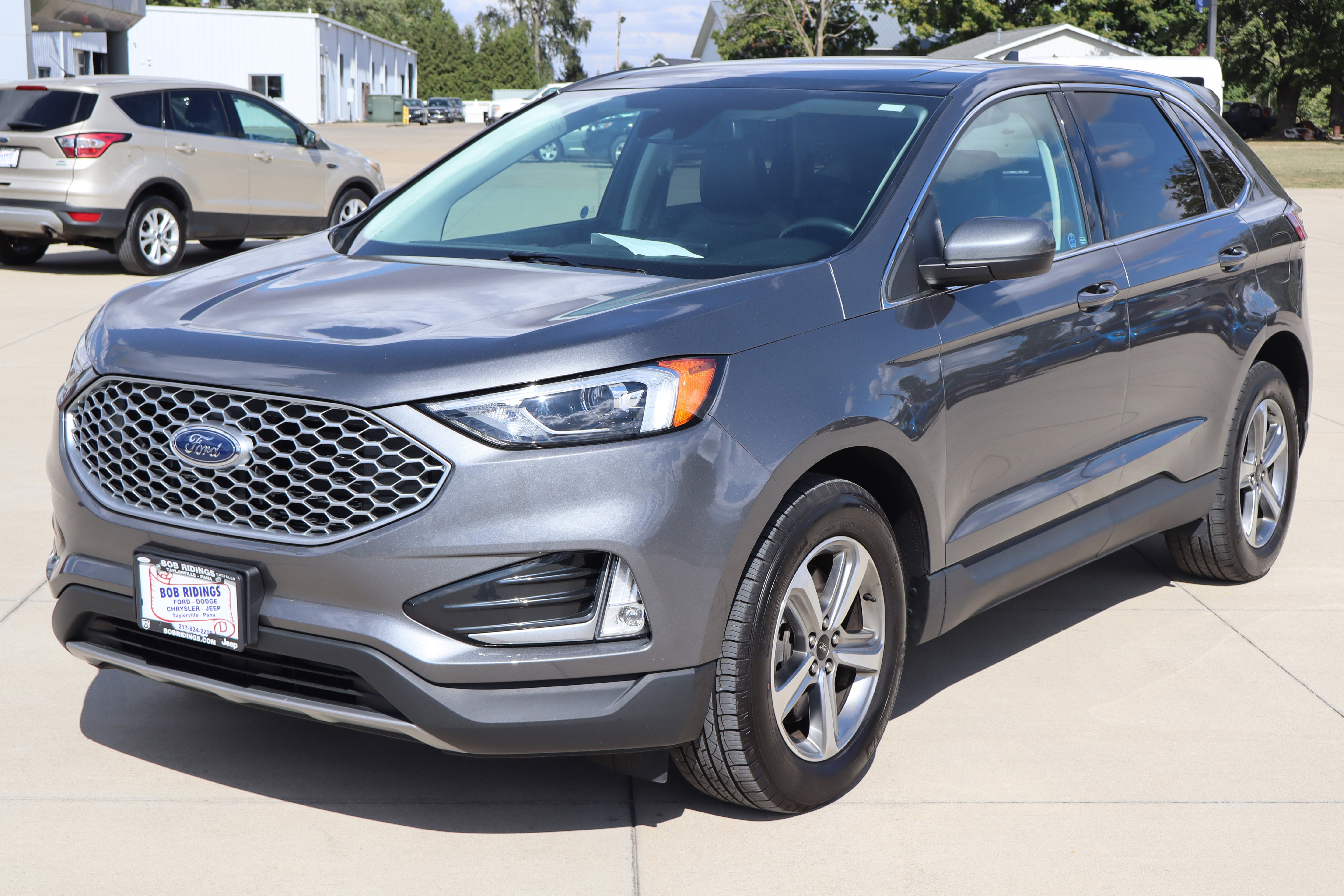 Used 2023 Ford Edge SEL w/ Convenience Package image 2