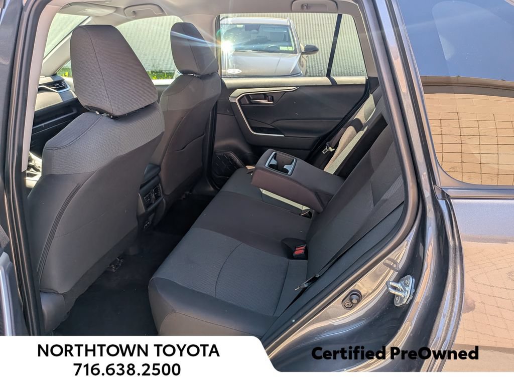 Used 2025 Toyota RAV4 XLE AWD/4WD image 30