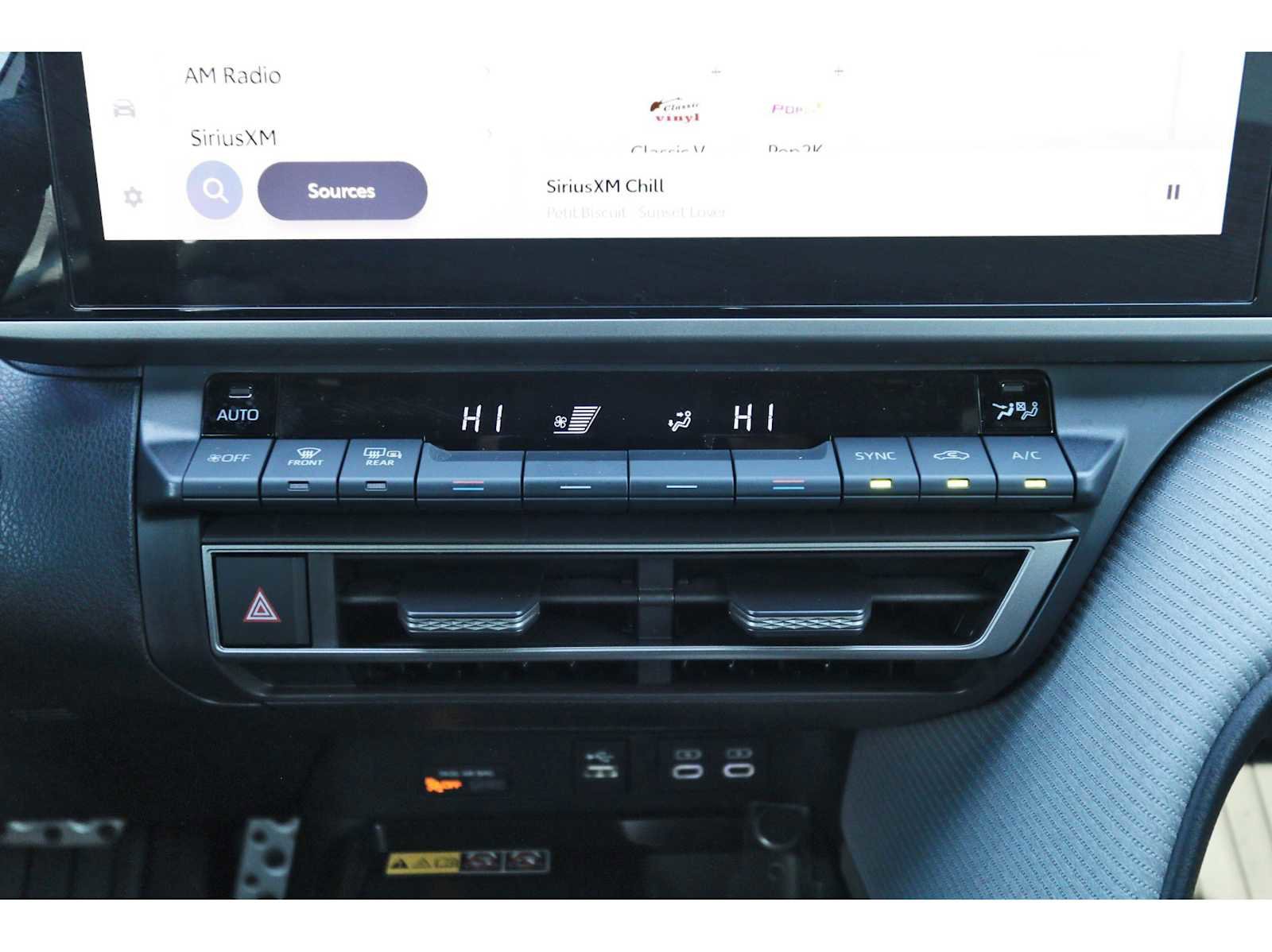 Used 2025 Toyota Camry SE image 24