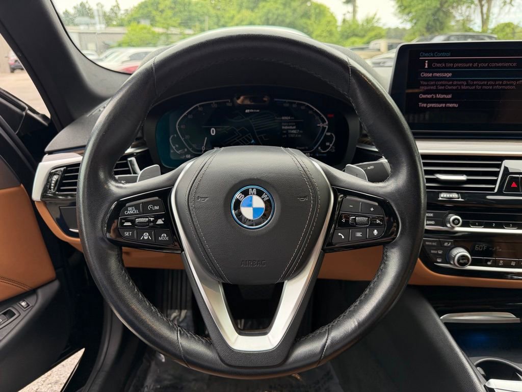 Used 2022 BMW 530e RWD image 18