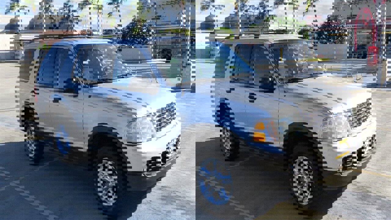 Used 2003 Ford Explorer XLT image 4