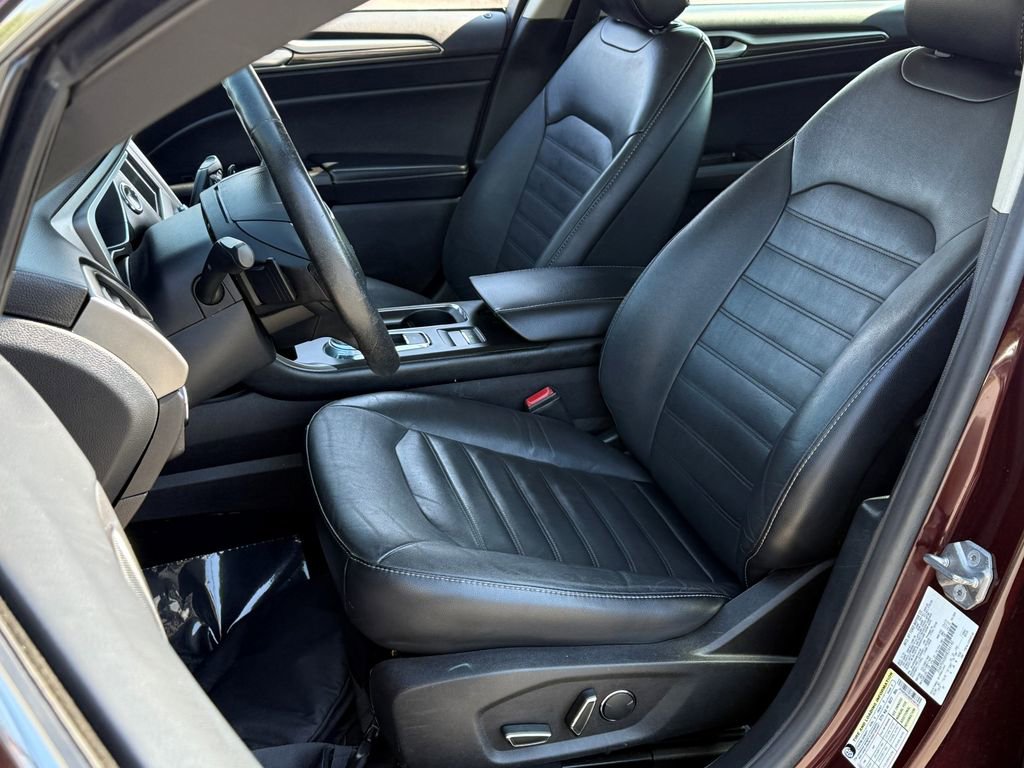 Used 2017 Ford Fusion SE w/ Fusion SE Technology Package image 20