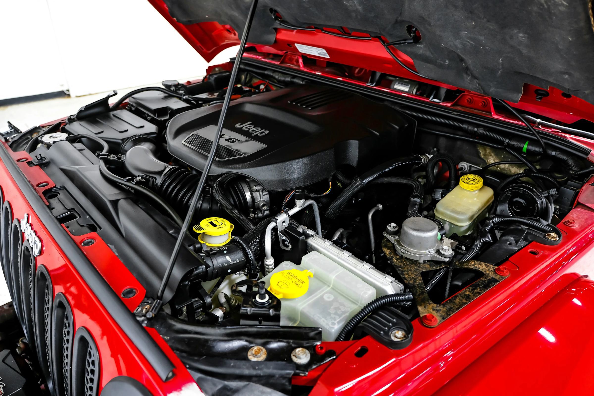 Used 2014 Jeep Wrangler Sahara w/ Connectivity Group image 43