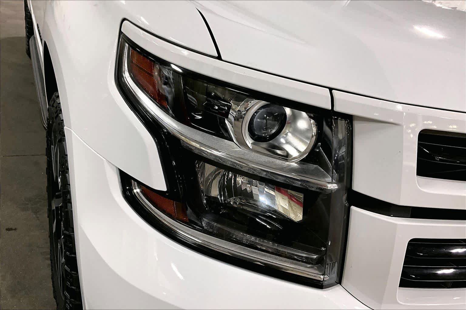 Used 2019 Chevrolet Suburban Premier AWD/4WD image 28