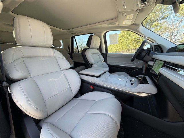 New 2025 Lincoln Navigator Reserve image 27