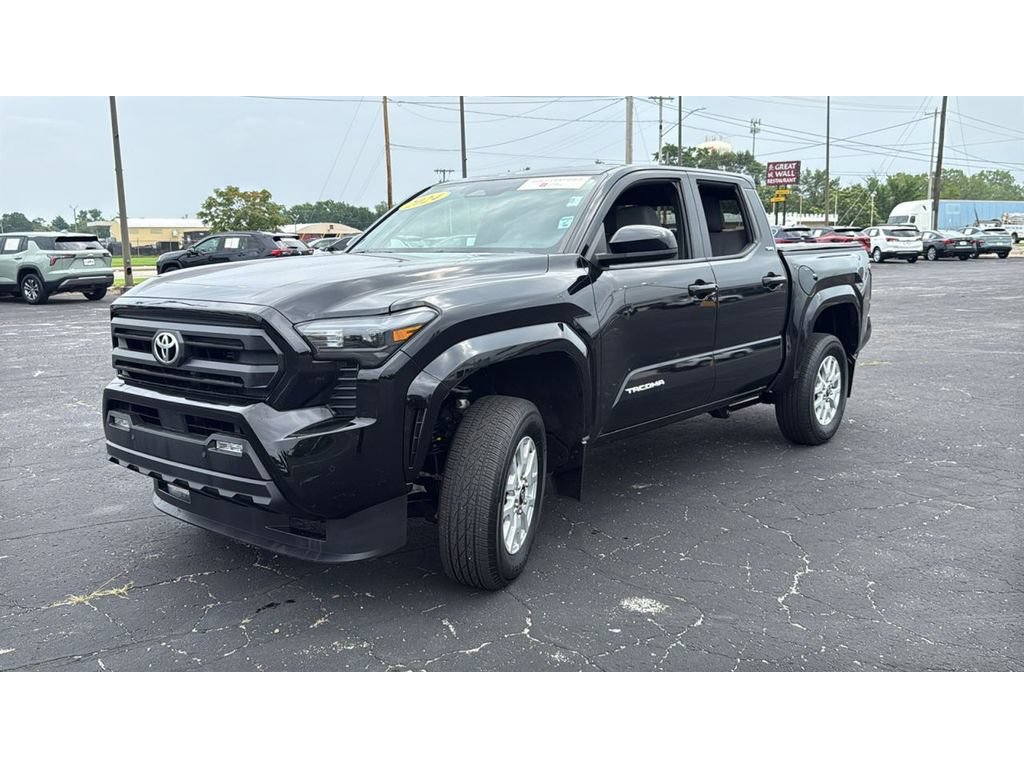 Certified 2024 Toyota Tacoma SR5 AWD/4WD image 3