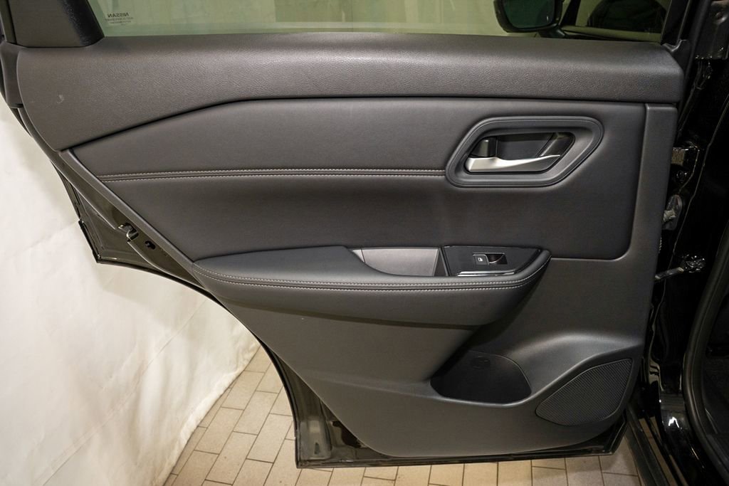 Certified 2025 Nissan Rogue SL image 10