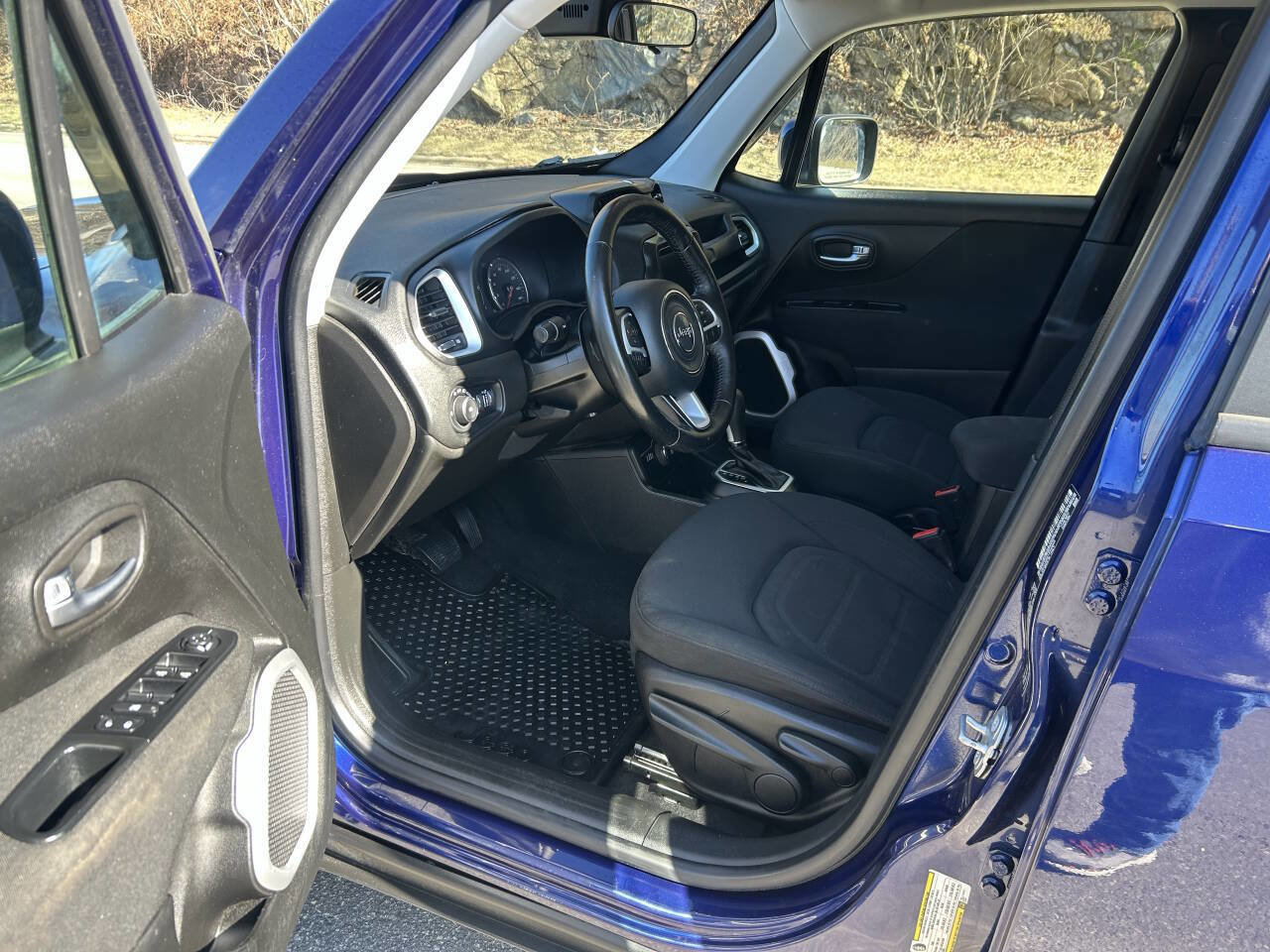 Used 2018 Jeep Renegade Latitude w/ Cold Weather Group AWD/4WD image 30