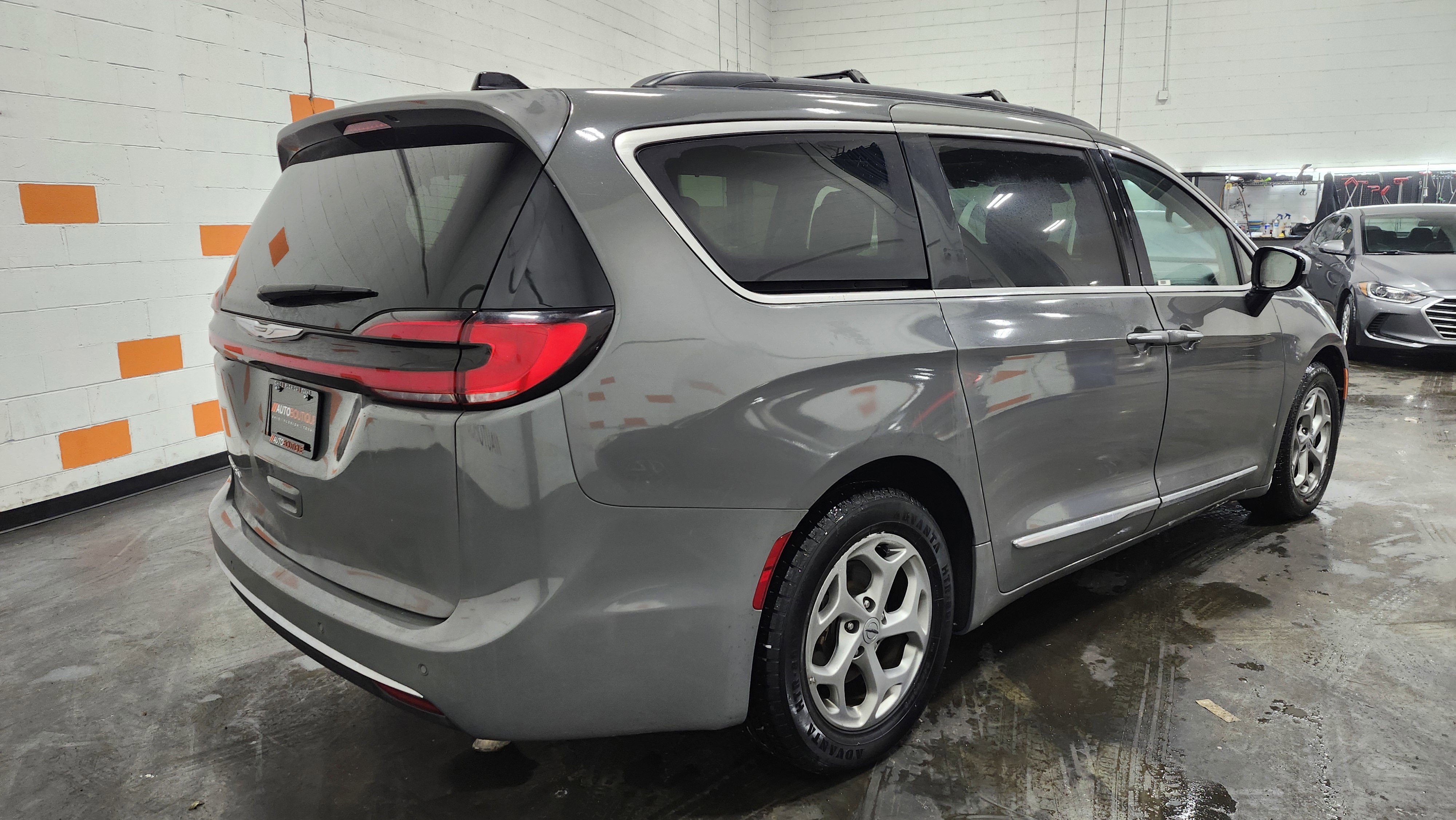 Used 2023 Chrysler Pacifica Limited image 18
