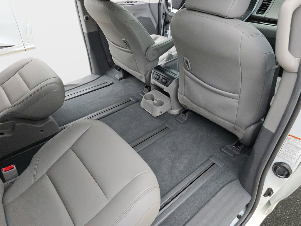 Used 2019 Toyota Sienna XLE w/ XLE Navigation Package AWD/4WD image 13