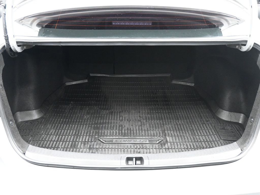 Used 2022 Toyota Corolla LE image 25