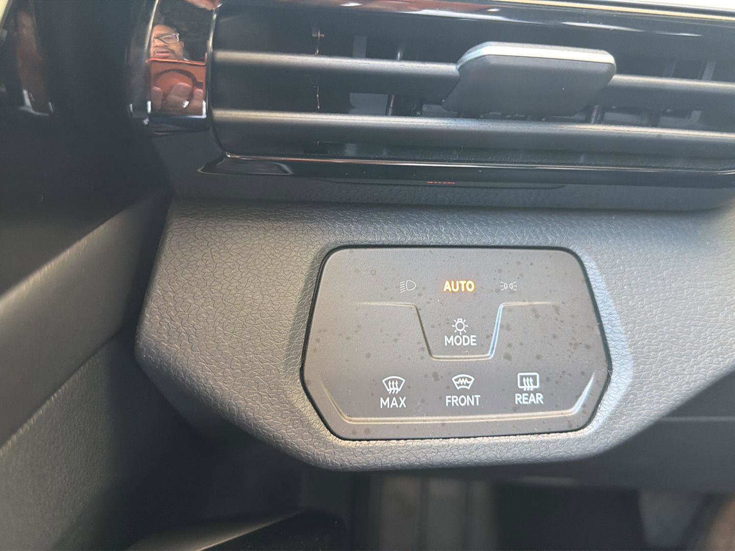 Certified 2022 Volkswagen ID.4 Pro AWD/4WD image 21