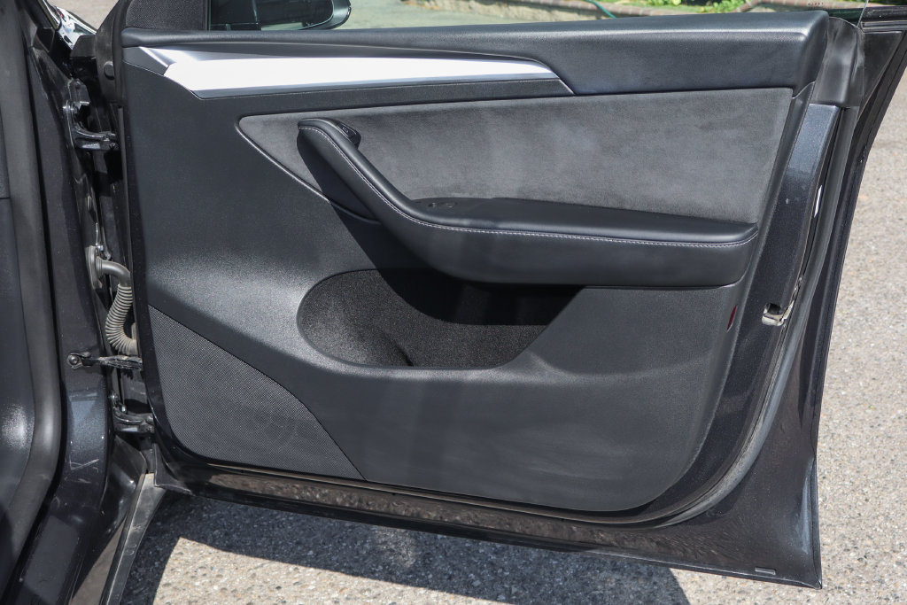 Used 2025 Tesla Model Y Long Range RWD image 34