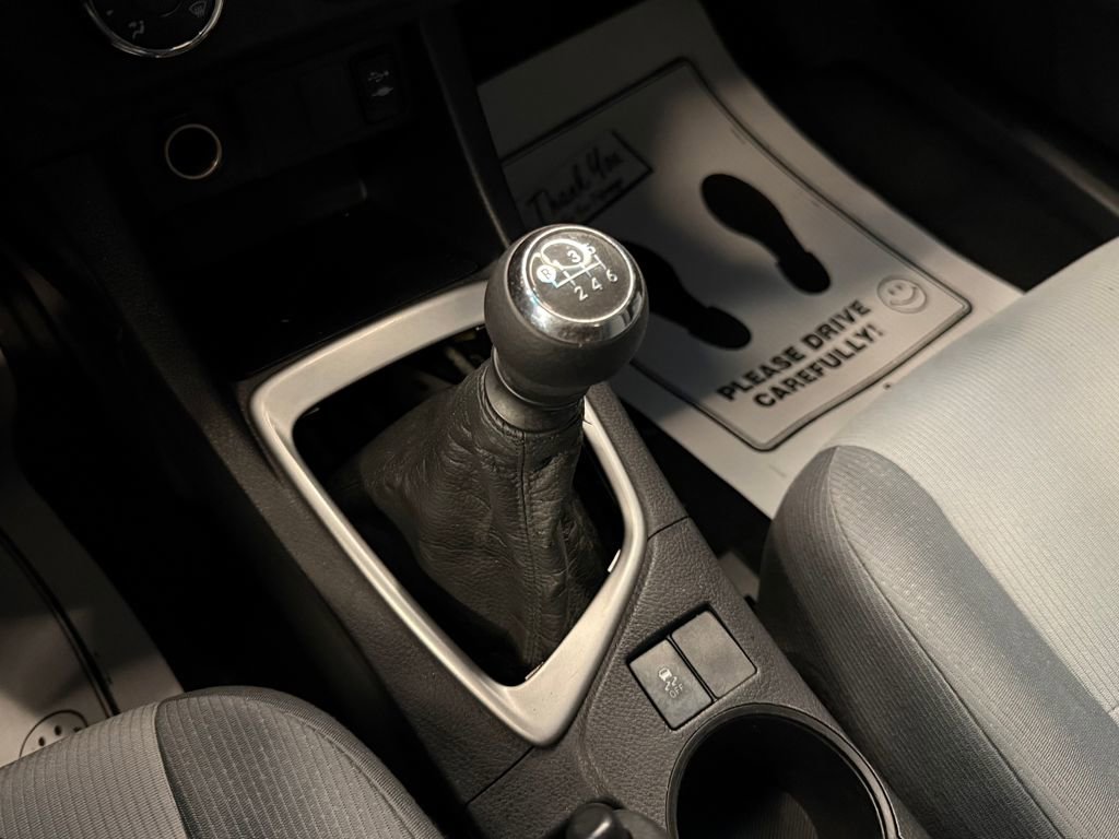 Used 2015 Toyota Corolla L image 14