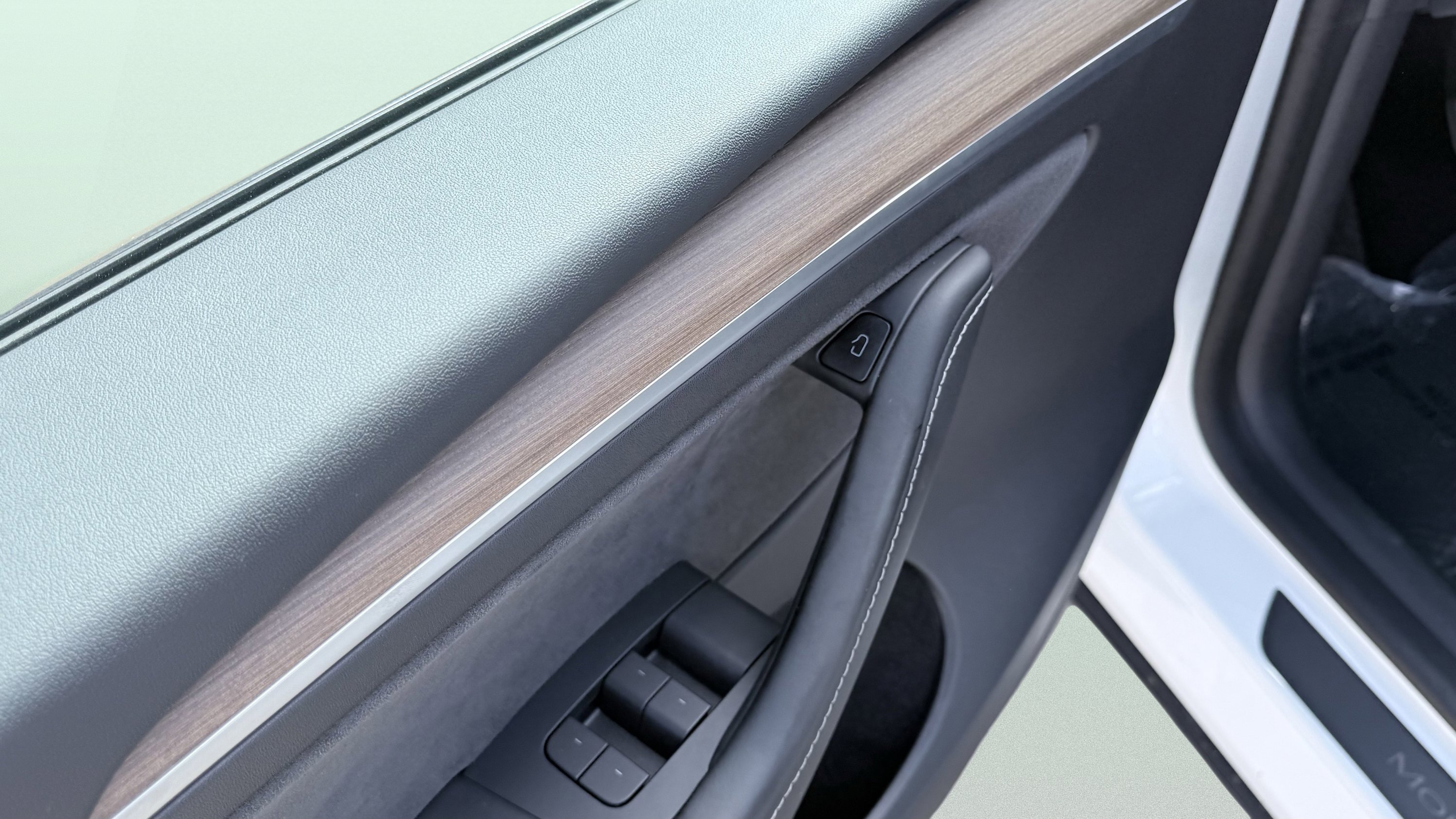 Used 2023 Tesla Model Y Long Range image 18