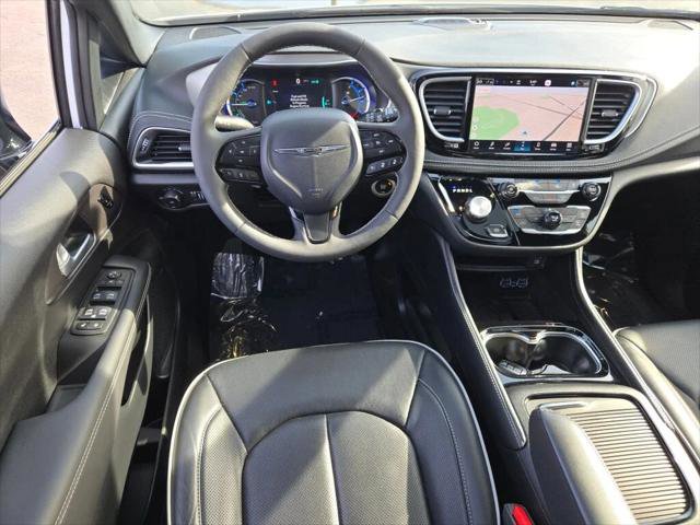 Certified 2025 Chrysler Pacifica Premium image 17