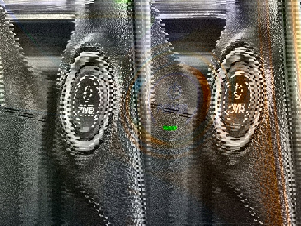 Used 2022 Chevrolet Bolt EUV LT w/ Comfort Package image 23