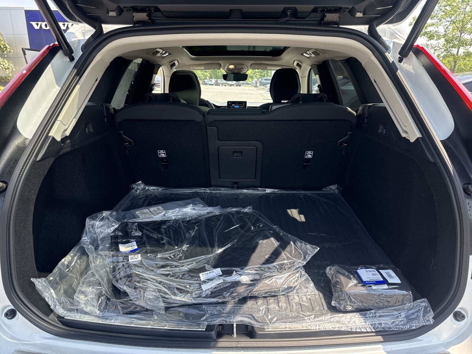 New 2026 Volvo XC60 B5 Plus w/ Protection Package Premier AWD/4WD image 26