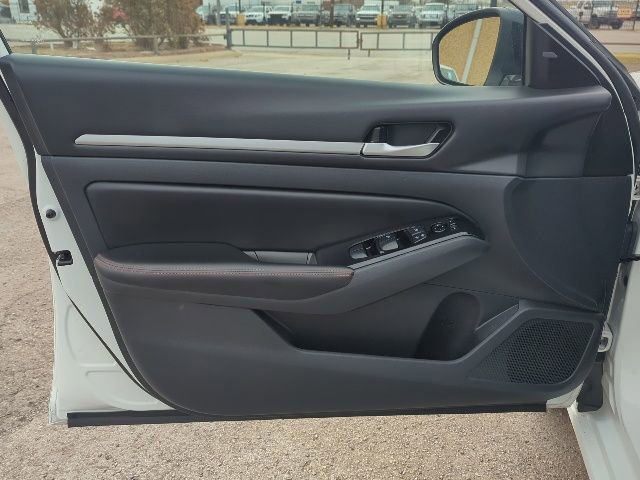 Used 2024 Nissan Altima 2.5 SR image 12