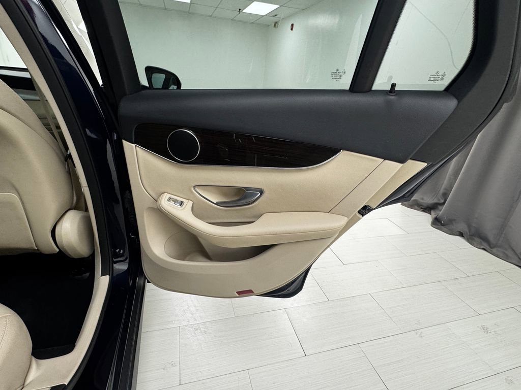 Used 2018 Mercedes-Benz GLC 300 4MATIC image 15