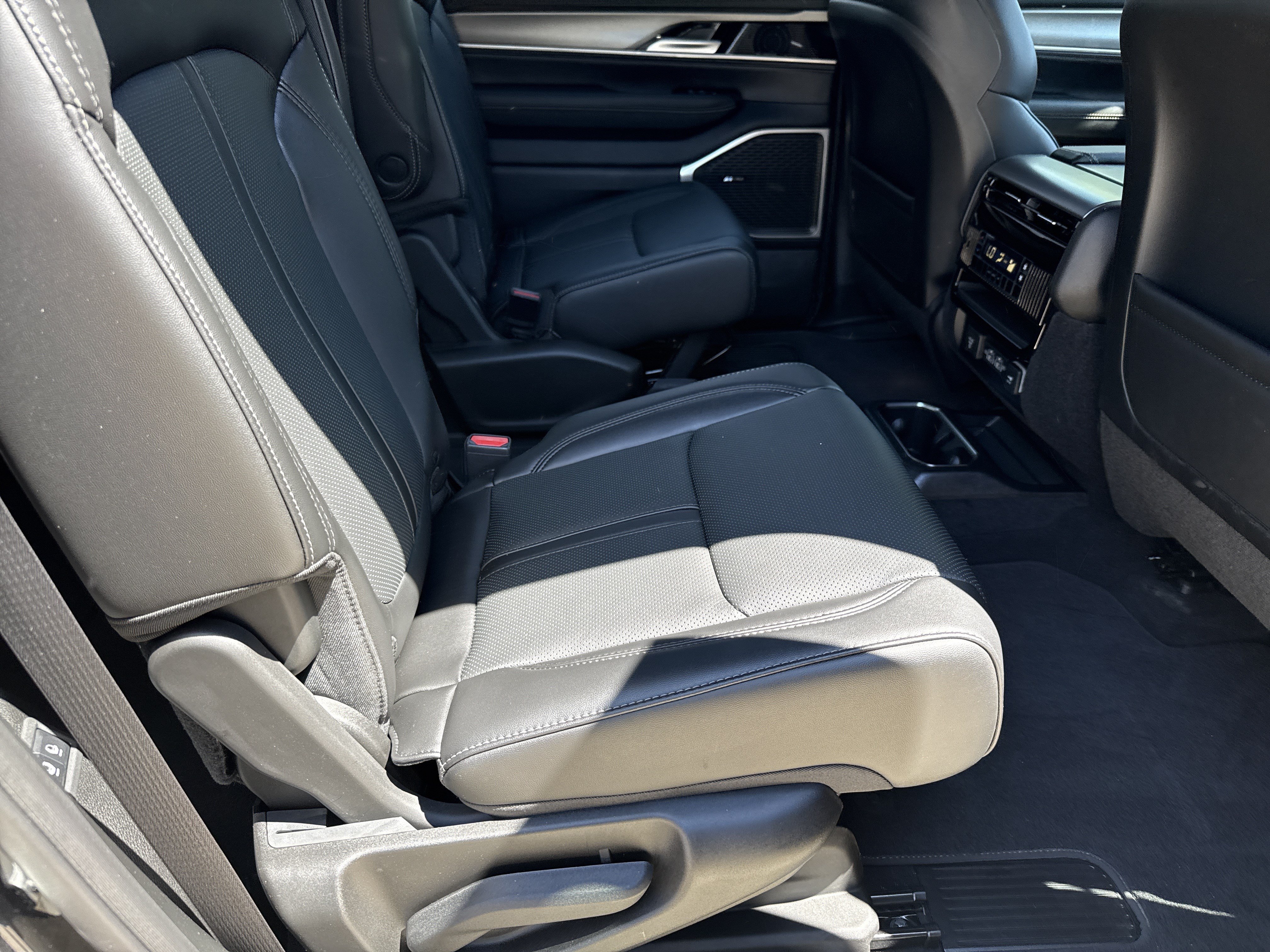 New 2026 Jeep Grand Wagoneer 4WD w/ Premium Group I image 15