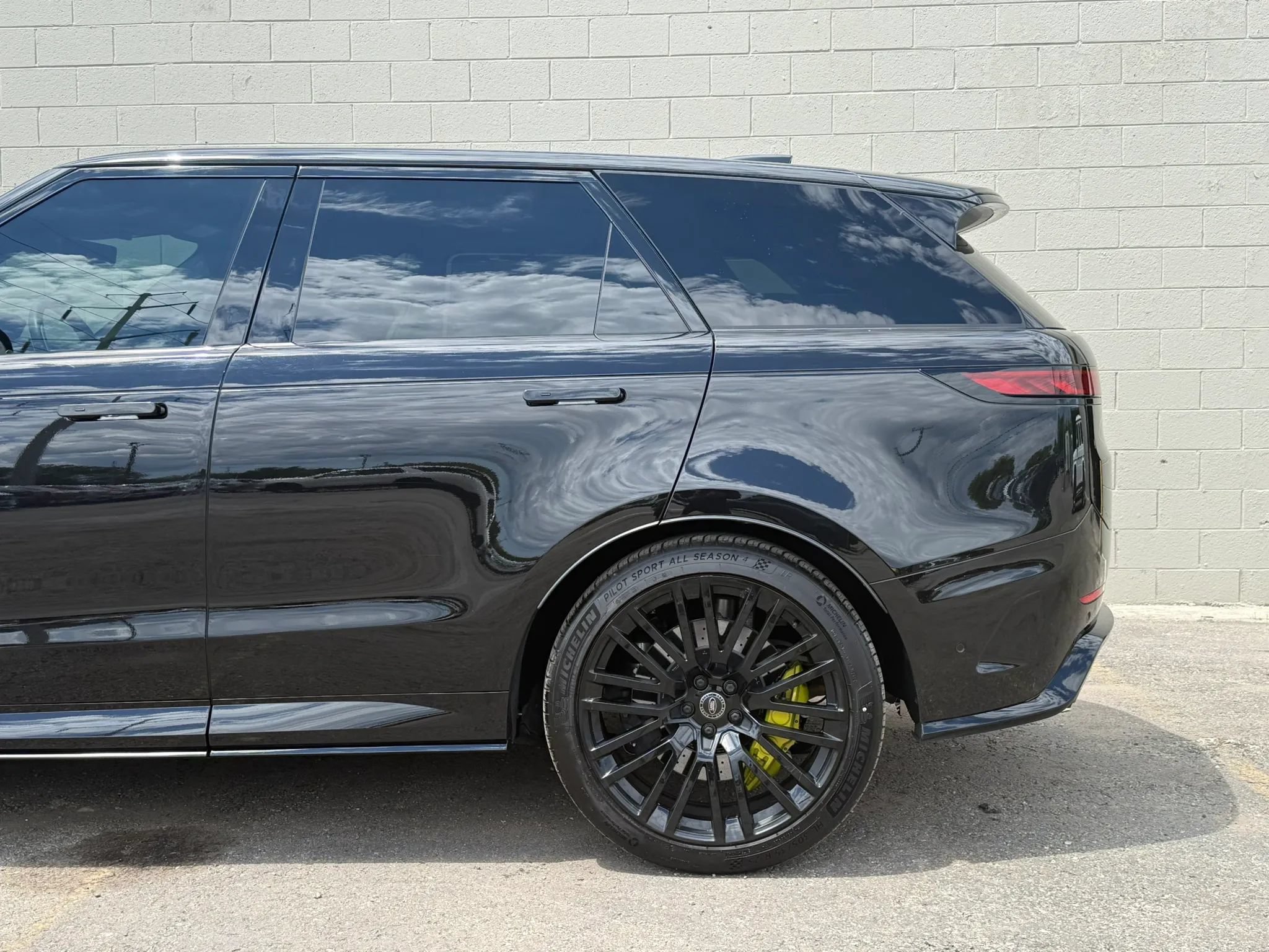 Used 2024 Land Rover Range Rover Sport AWD/4WD image 6