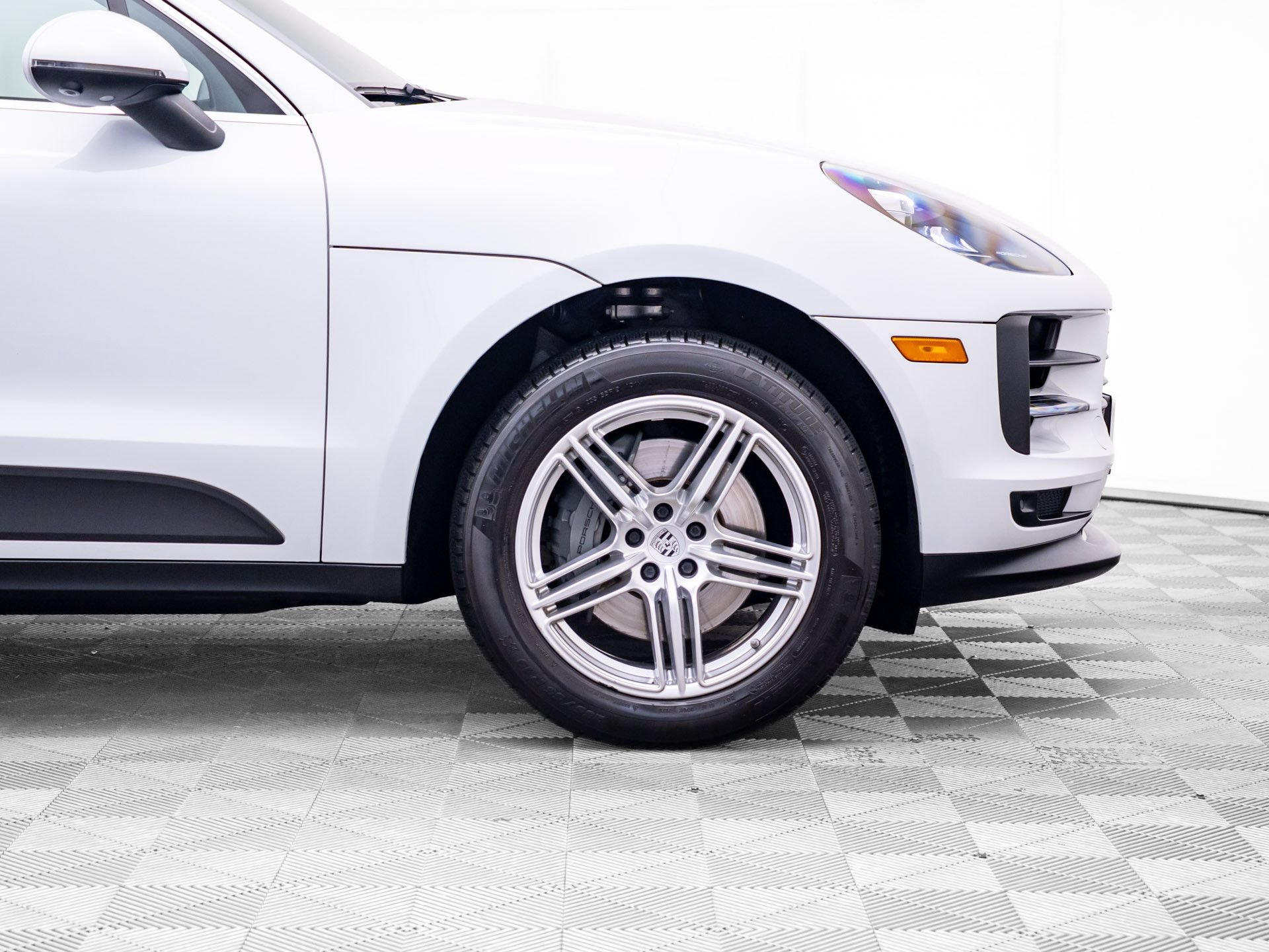 Certified 2021 Porsche Macan S AWD/4WD image 31