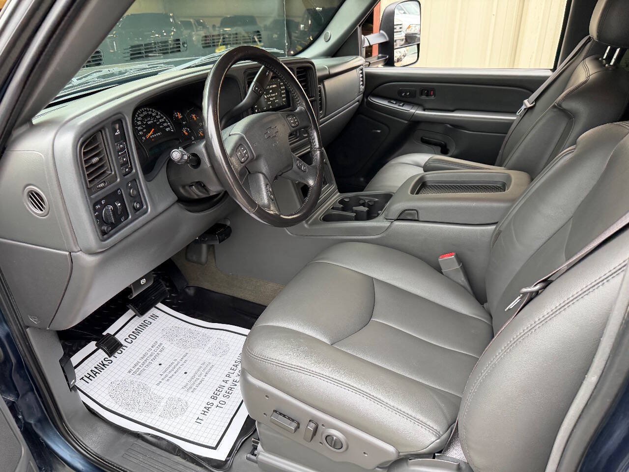 Used 2006 Chevrolet Silverado 2500 LT w/ Heavy-Duty Power Package AWD/4WD image 3