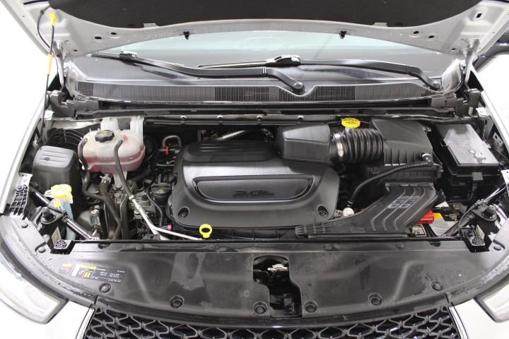 Used 2024 Chrysler Pacifica Touring-L image 49