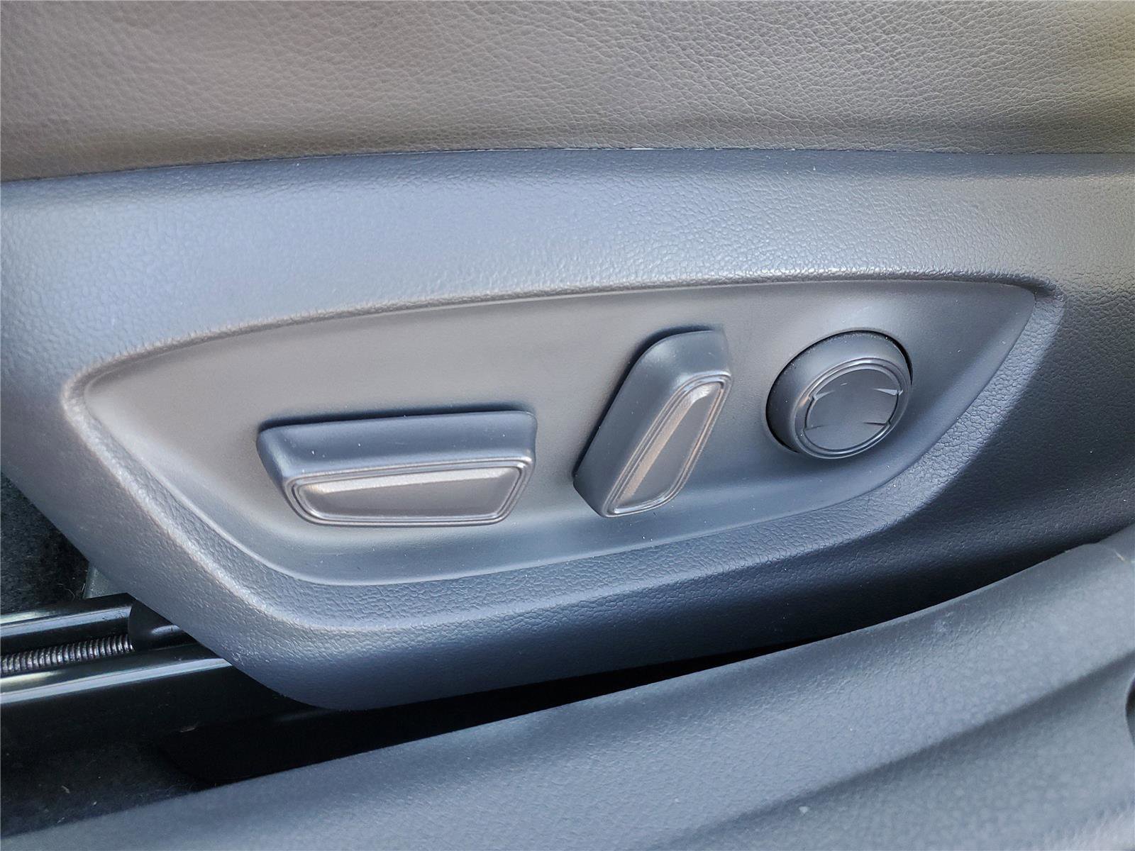 Used 2019 Toyota Camry XLE image 17