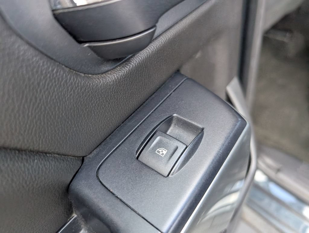 Used 2018 Chevrolet Silverado 1500 LT AWD/4WD image 12