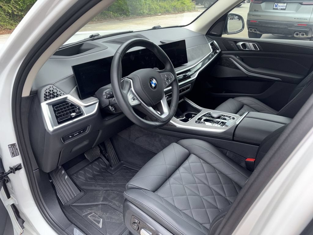 Used 2025 BMW X7 xDrive40i AWD/4WD image 10