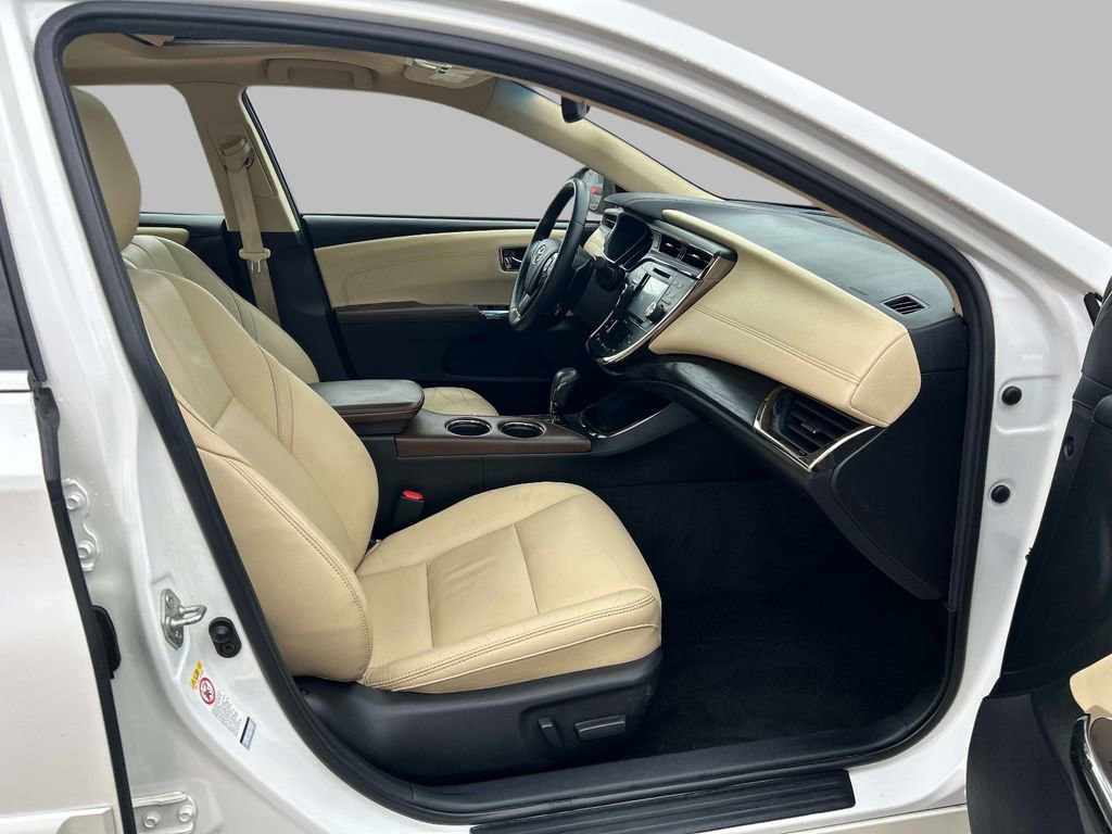Used 2018 Toyota Avalon Touring image 16