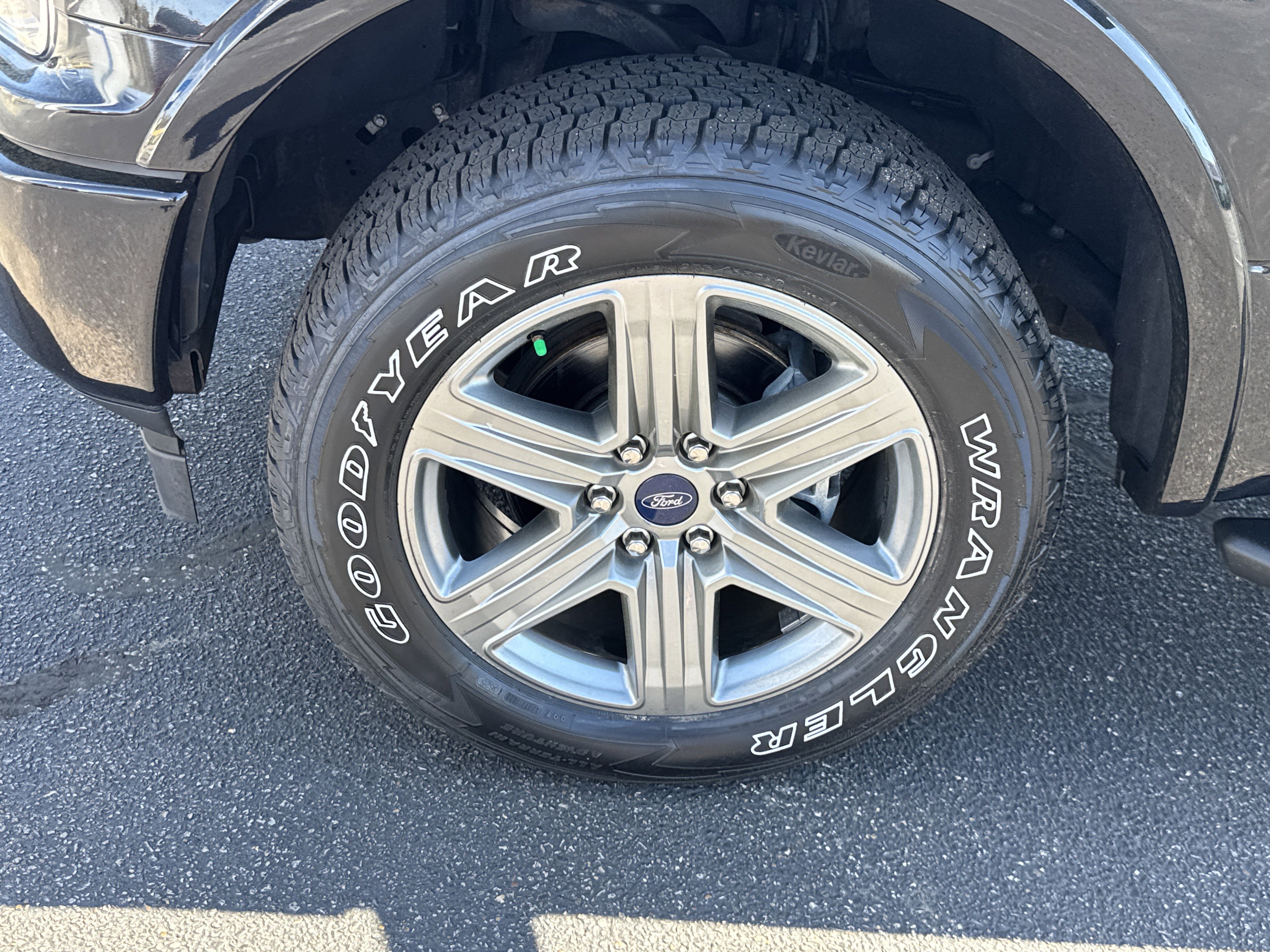 Used 2019 Ford F150 XLT w/ Equipment Group 302A Luxury AWD/4WD image 9