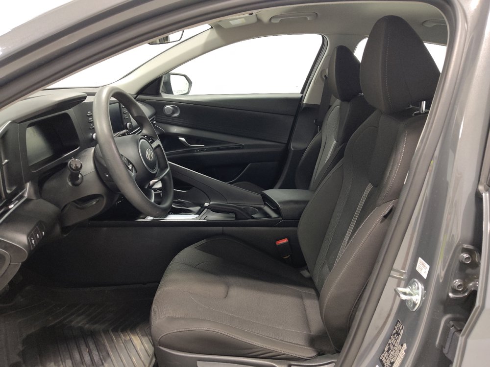 Used 2025 Hyundai Elantra SE FWD image 17