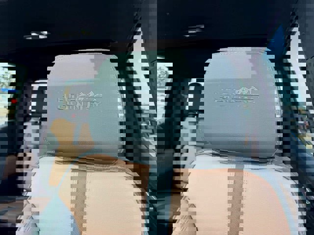 Used 2021 Chevrolet Silverado 1500 High Country w/ Technology Package image 15