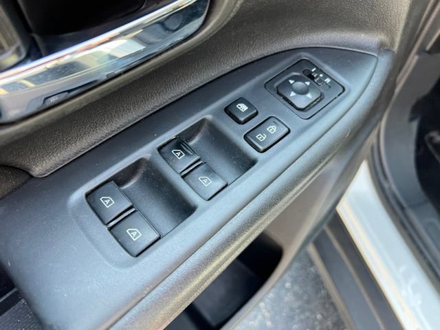 Used 2020 Mitsubishi Outlander ES FWD image 25