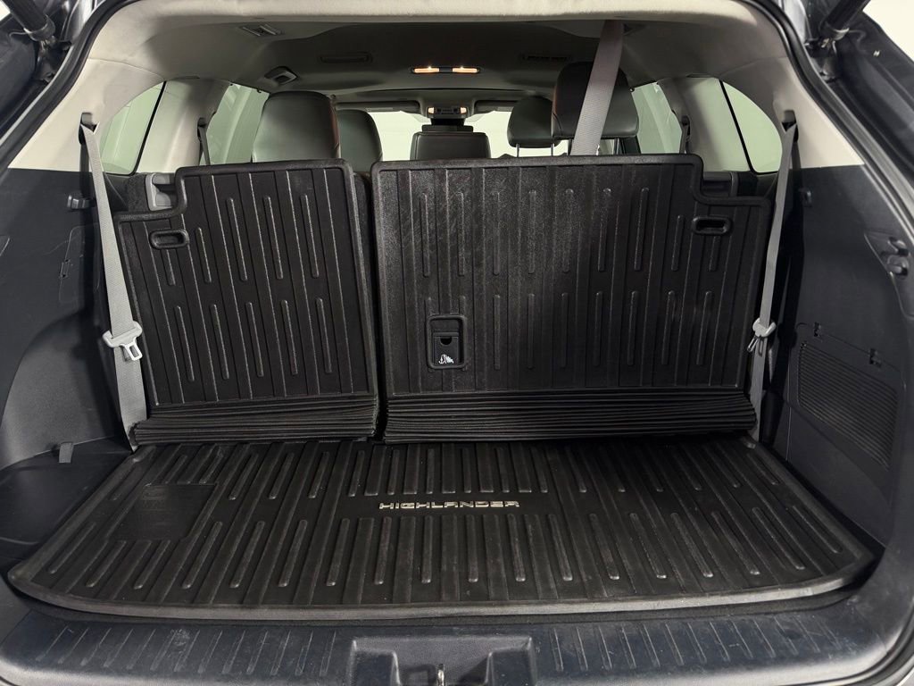 Used 2023 Toyota Highlander XLE FWD image 29