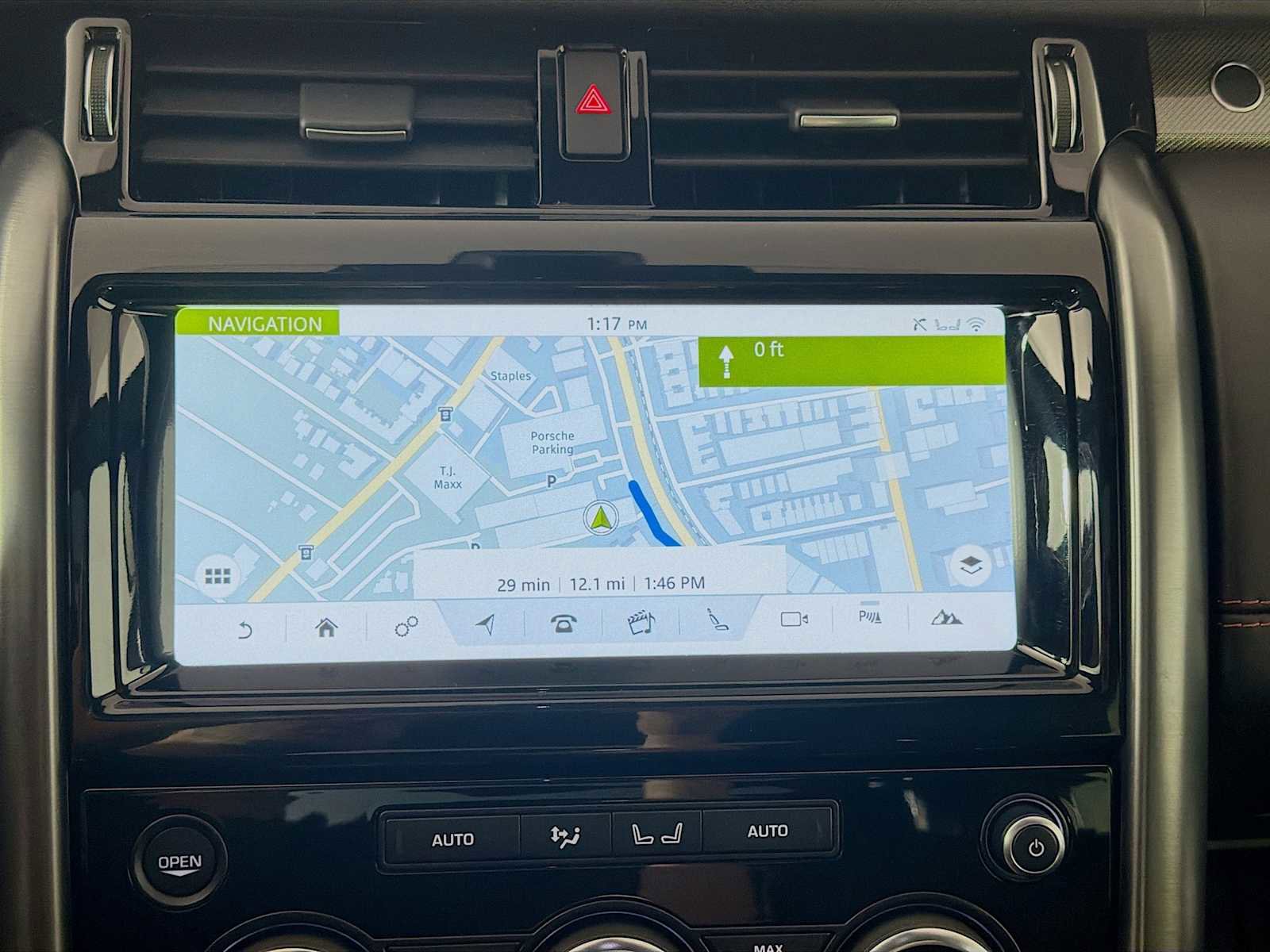 Used 2017 Land Rover Discovery HSE Luxury AWD/4WD image 15