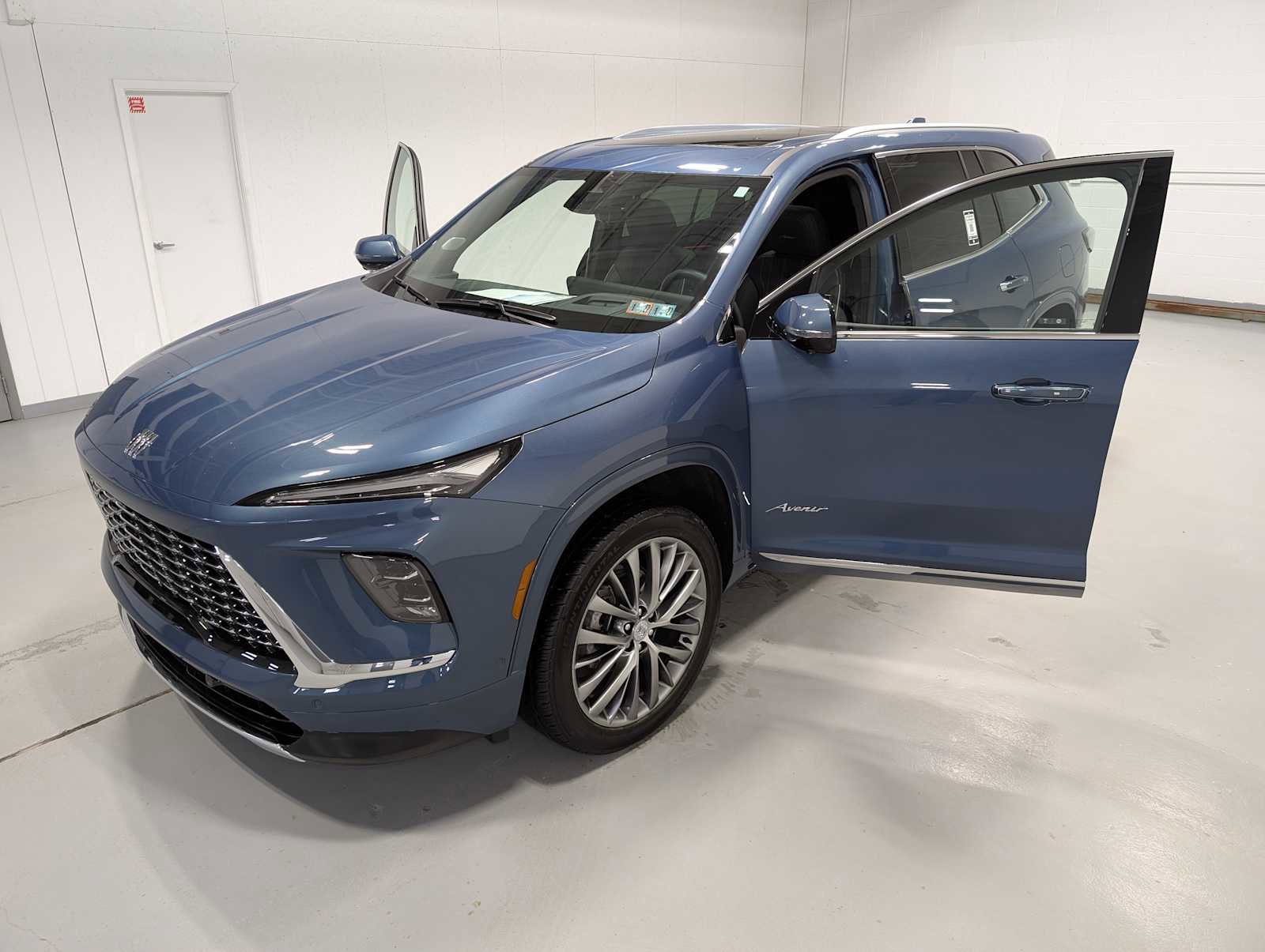 Certified 2025 Buick Enclave Avenir w/ Super Cruise Package image 16