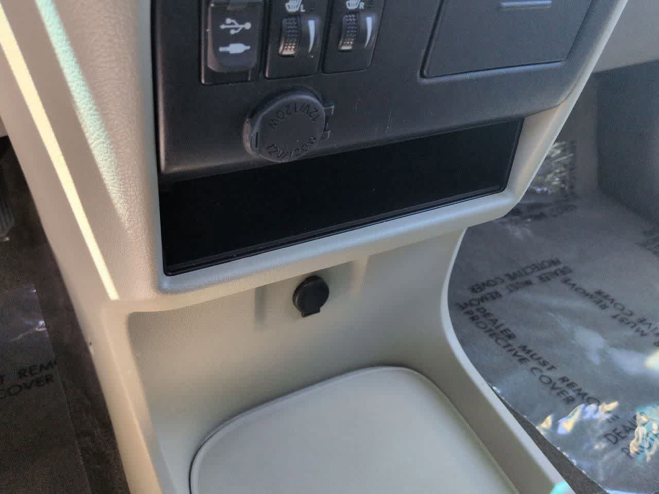 Used 2015 Toyota Sienna XLE FWD image 29