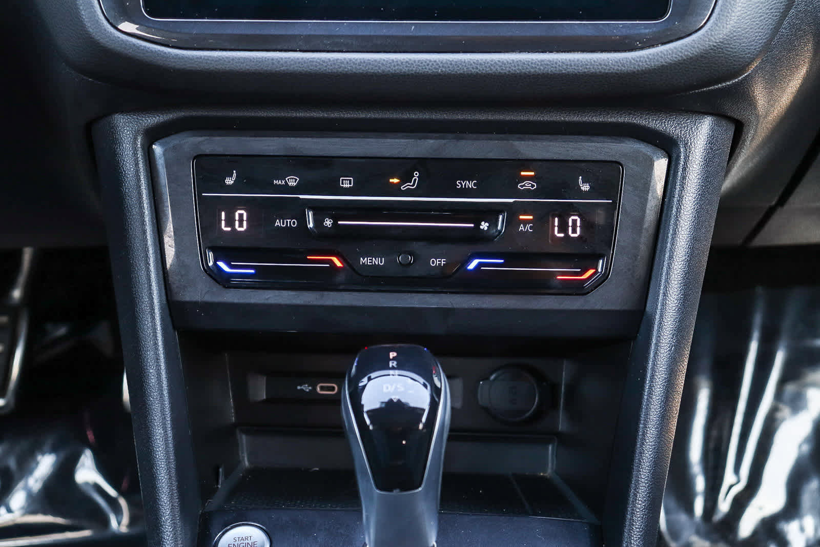 Used 2022 Volkswagen Tiguan SE R-Line image 14