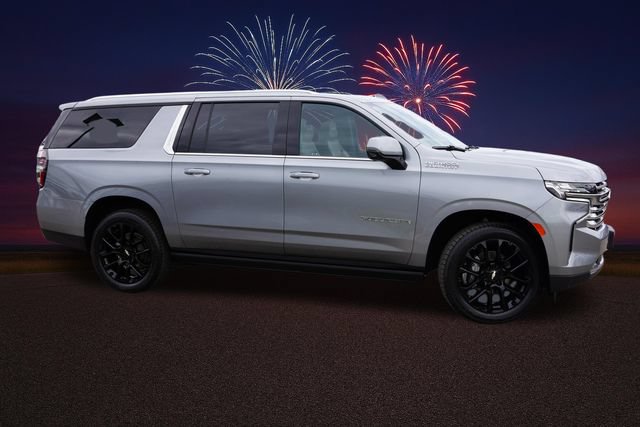 Used 2023 Chevrolet Suburban High Country AWD/4WD image 3