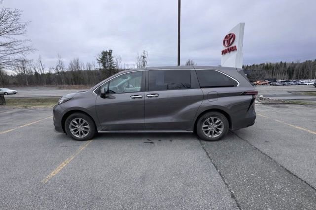 Used 2021 Toyota Sienna XLE FWD image 6